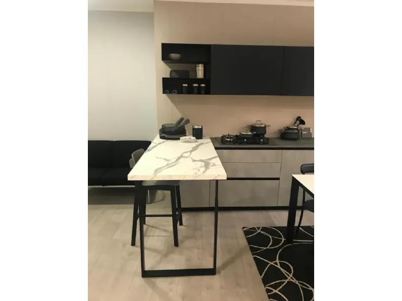 Cucina altri colori moderna con penisola Delinea Scavolini scontata