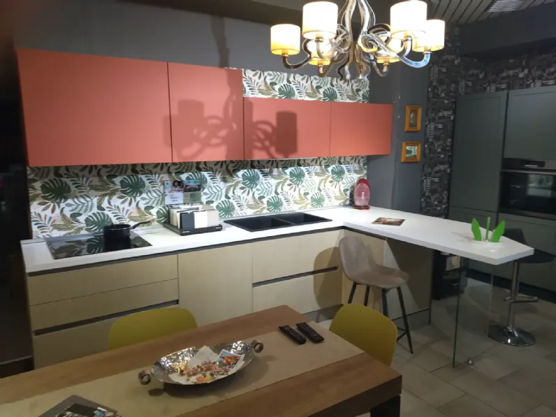Cucina rovere chiaro moderna con penisola Ginevra Aran in Offerta Outlet