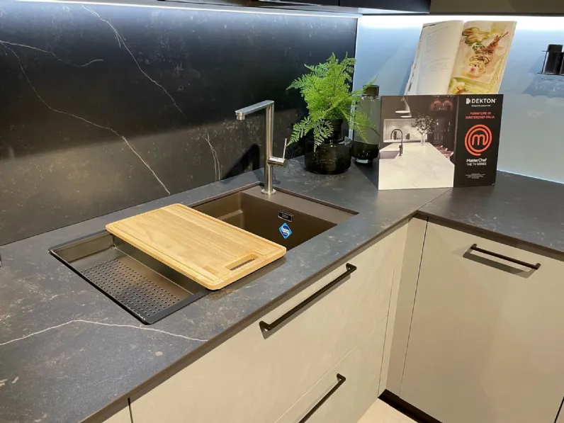 Cucina moderna con penisola Glass Arredo3 in altri colori, scontata!