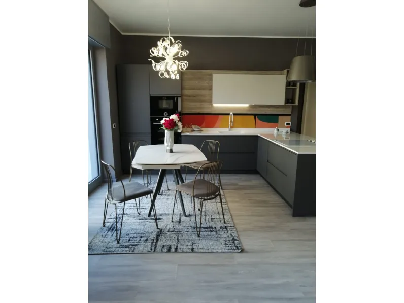 Cucina grigia moderna con penisola Prima cucine Fly a soli 8000 Euro