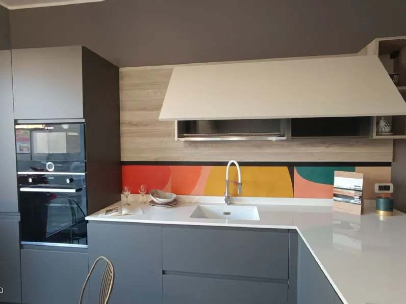 Cucina Prima cucine moderna con penisola grigio in laccato opaco Fly