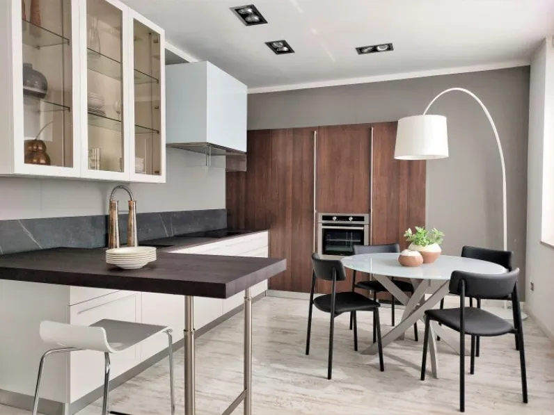 Cucina moderna con penisola Scavolini Carattere a prezzo ribassato