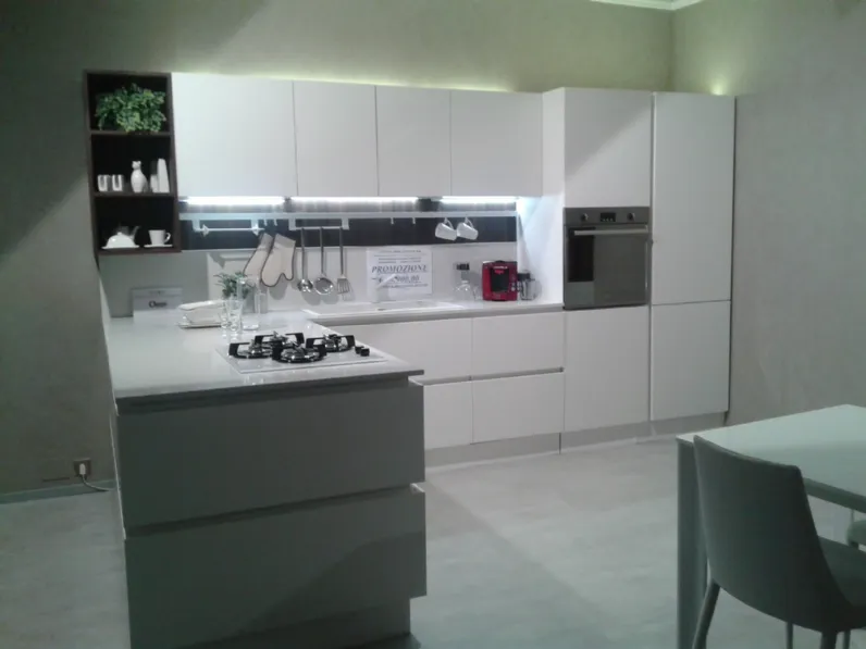 Cucina moderna con penisola Veneta cucine Cucina veneta cucine modello oyster silk a prezzo ribassato