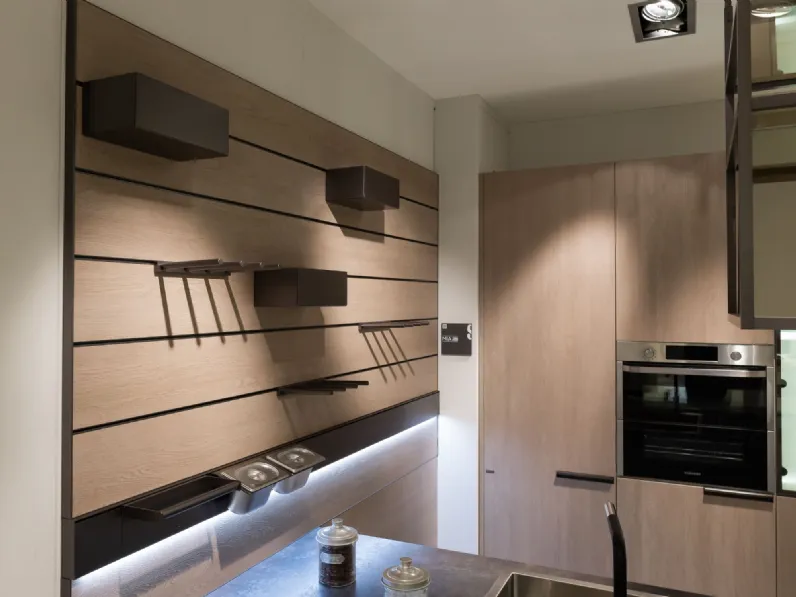 Cucina moderna grigio Scavolini con penisola Mia scontata