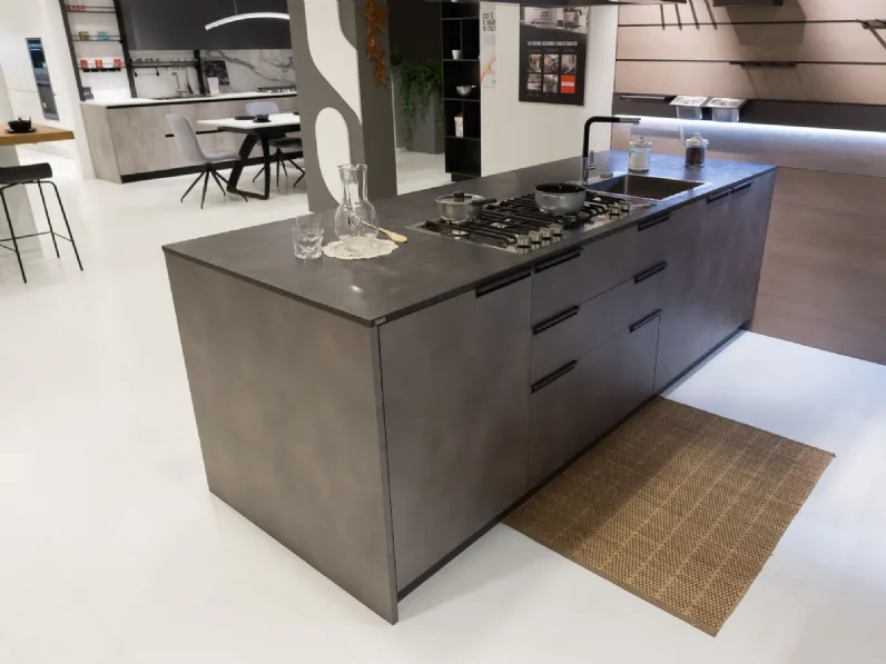 Cucina moderna grigio Scavolini con penisola Mia scontata