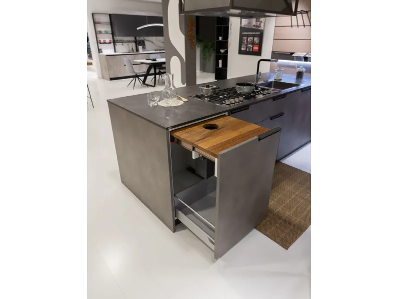 Cucina moderna grigio Scavolini con penisola Mia scontata