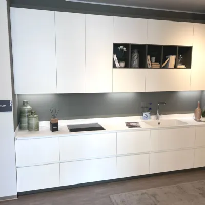 Cucina Delinea moderna bianca Scavolini lineare scontata 40%