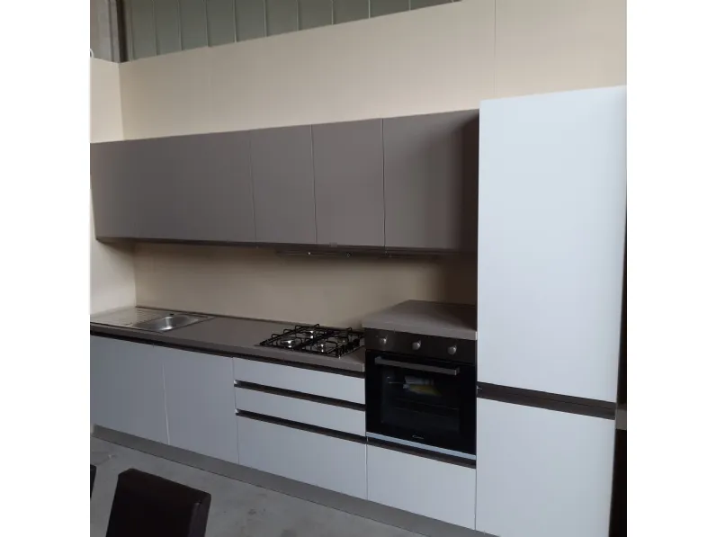 Cucina moderna lineare Evo cucine Maya 360 a prezzo scontato