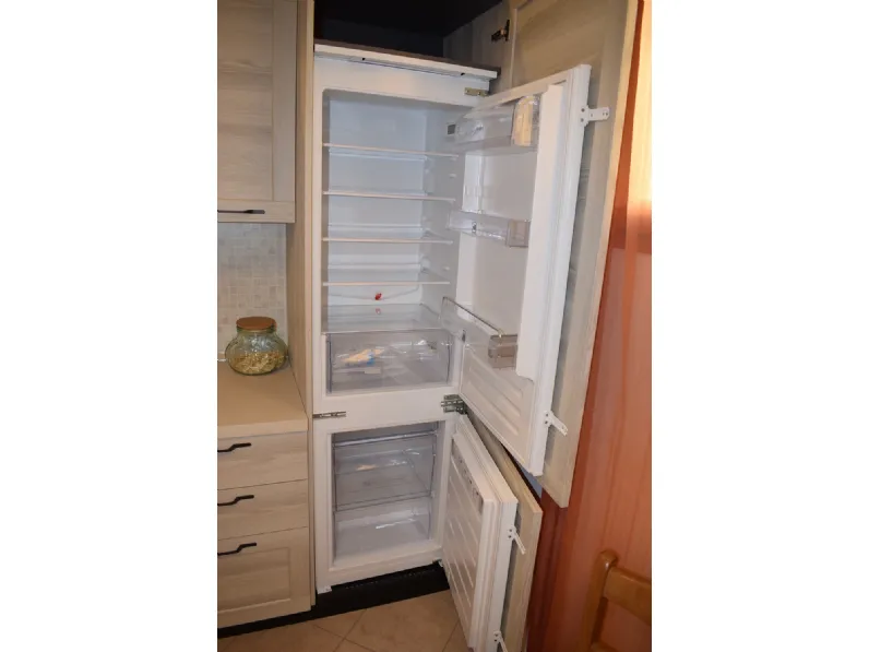 Interno frigorifero e vano congelatore