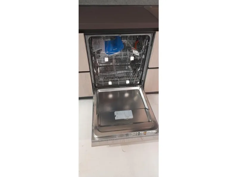 Cucina lineare in laminato materico a prezzo ribassato 50%