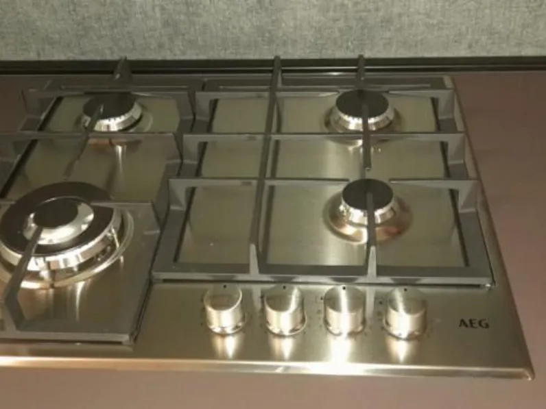 Cucina lineare in laminato materico a prezzo ribassato 50%
