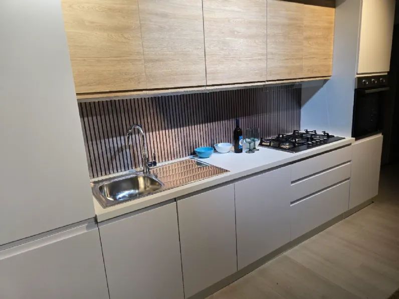 Cucina lineare in laminato materico bianca Wega k a prezzo scontato