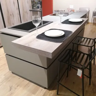 Progetta una cucina moderna ad isola Oltre Lube a soli 25311. Rovere chiaro.