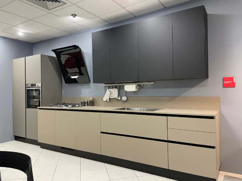 Cucina lineare moderna tortora Scavolini Liberamente a soli 9200