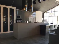 Cucina Modulnova design ad isola tortora in vetro Twenty kerlite