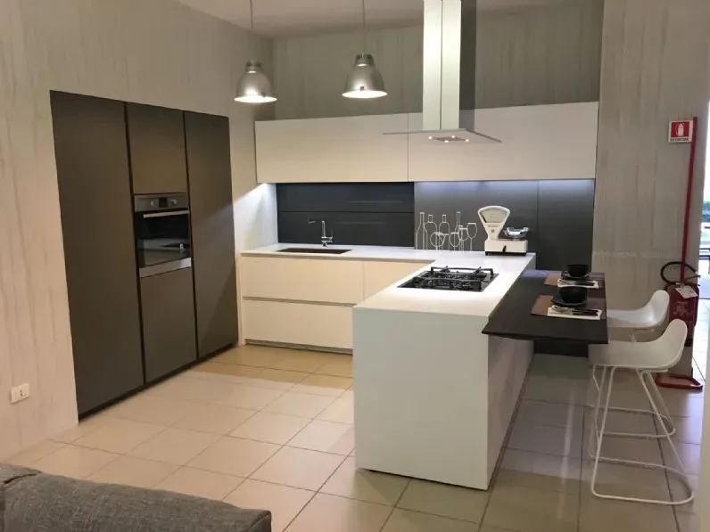 Cucina bianca design con penisola Light Modulnova a soli 9340