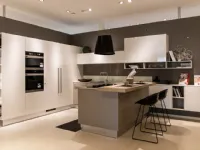 Cucina bianca moderna con penisola Mood Scavolini scontata