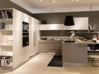 Cucina bianca moderna con penisola Mood Scavolini scontata