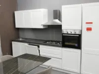 Cucina lineare in laminato materico bianca Dora a prezzo ribassato