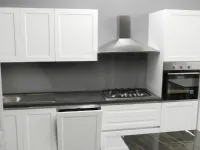 Cucina lineare in laminato materico bianca Dora a prezzo ribassato