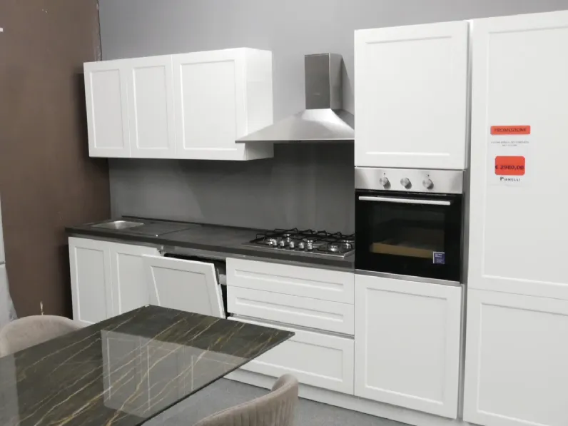 Cucina lineare in laminato materico bianca Dora a prezzo ribassato