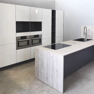 Cucina bianca moderna con isola Niki isola Arrex a soli 6700 Euro
