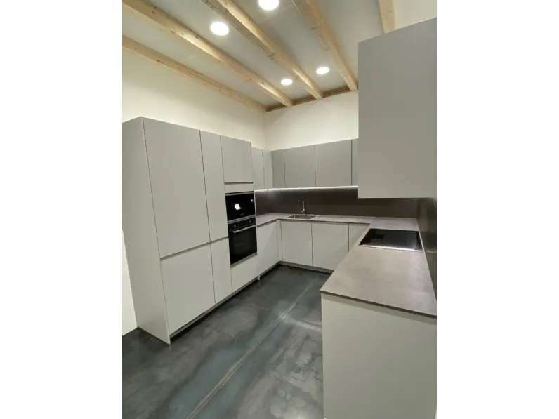 Cucina Nobilia moderna ad angolo grigio in laccato opaco Fashion