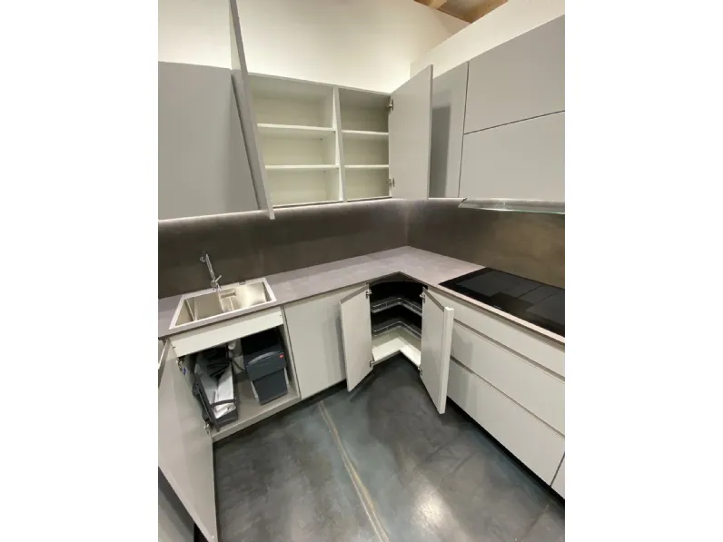 Cucina Nobilia moderna ad angolo grigio in laccato opaco Fashion
