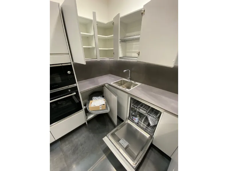 Cucina Nobilia moderna ad angolo grigio in laccato opaco Fashion