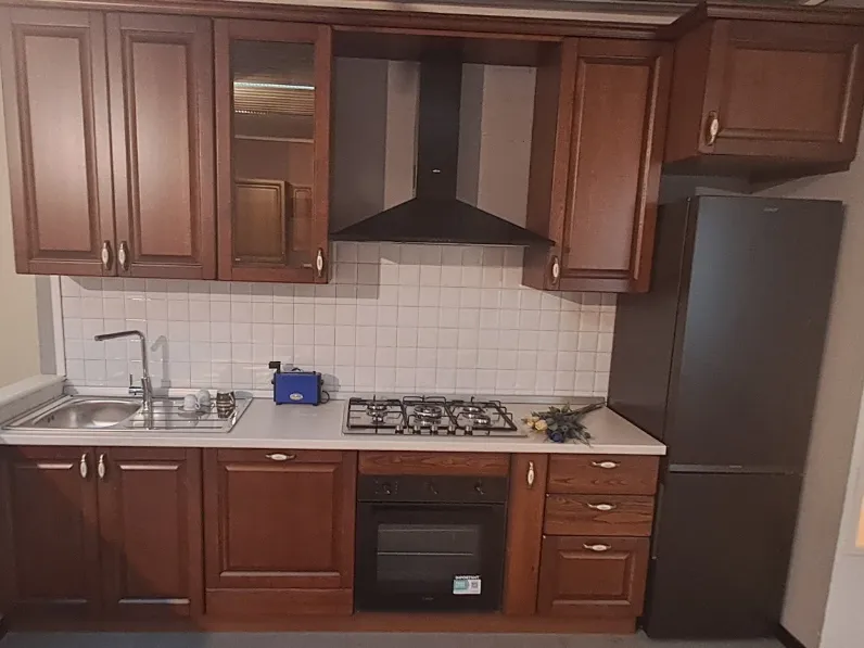 Cucina noce classica lineare Olimpia Artigianale in Offerta Outlet