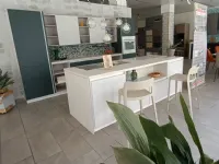 Cucina con isola in nobilitato bianca Green a prezzo ribassato