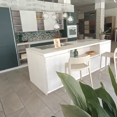Cucina con isola in nobilitato bianca Green a prezzo ribassato