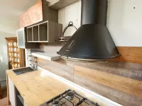 Cucina  industriale con top rovere e fianchi rovere 