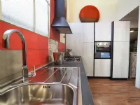 Cucina ad angolo in laminato materico a prezzo ribassato 50%