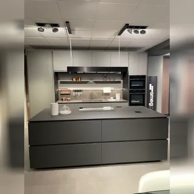 Cucina Obliqua moderna grigia Ernestomeda con isola scontata 50%