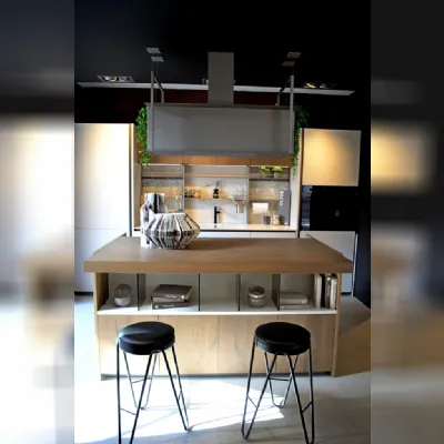 Cucina a prezzo ribassato con isola moderna Oltre Lube cucine