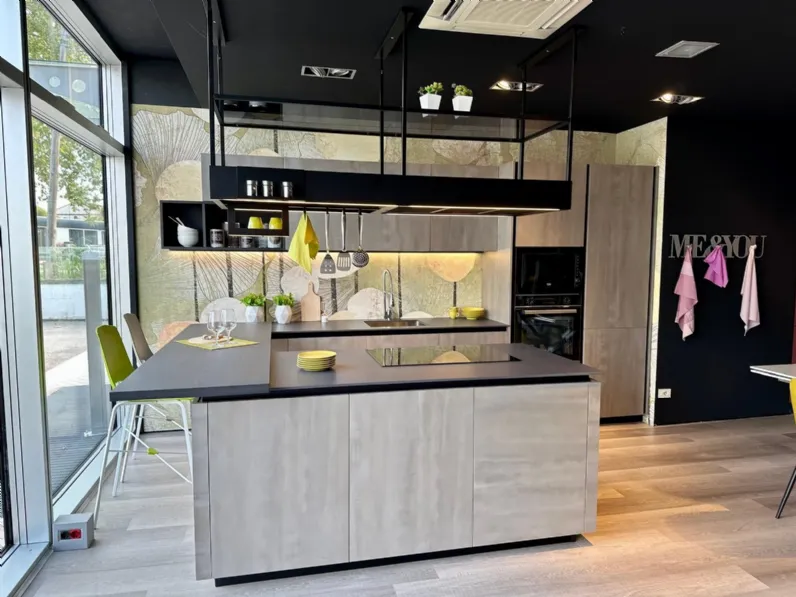 Cucina a prezzo ribassato con isola moderna Domino Prima cucine