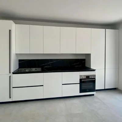 Cucina Primopiano cucine moderna lineare bianca in laccato opaco Ingrosso cucine moderne icm51