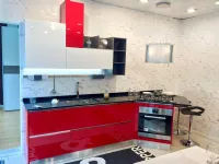 Cucina rossa moderna con penisola Kira neck laccato lucido Creo