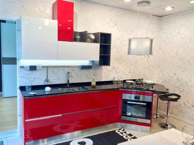 Cucina rossa moderna con penisola Kira neck laccato lucido Creo