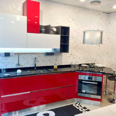 Cucina rossa moderna con penisola Kira neck laccato lucido Creo
