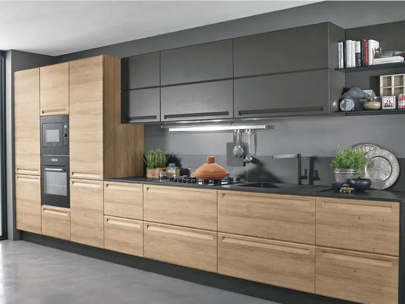 Cucina rovere chiaro moderna lineare Cucina moderna  lineare in offerta compresa di colonne grigio e olmo  Nuovi mondi cucine in Offerta Outlet