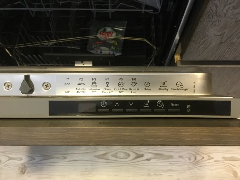 Cucina ad angolo design rovere moro Mobilturi Nala anta mm. 22 impiallicciata a soli 6990 Euro