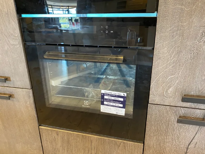 Cucina ad angolo design rovere moro Mobilturi Nala anta mm. 22 impiallicciata a soli 6990 Euro