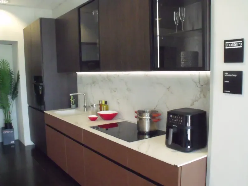 Cucina Folio design rovere moro Snaidero lineare scontata 55%
