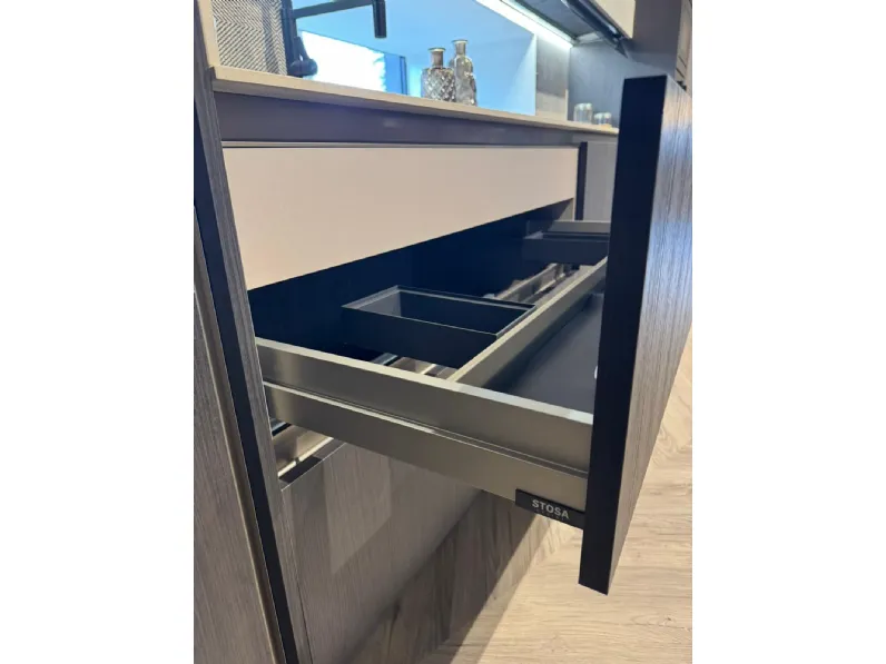 Cucina rovere moro moderna lineare Young Stosa in offerta