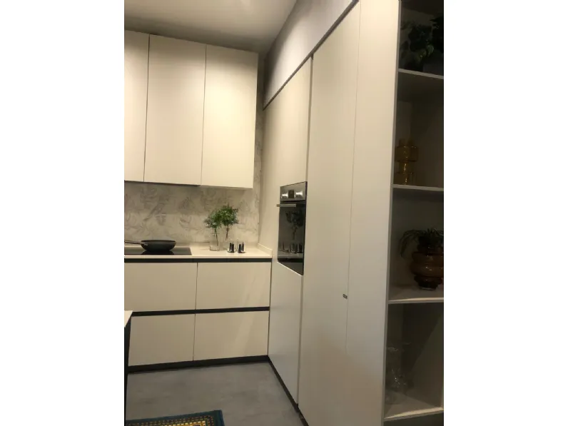 Cucina ad angolo in laminato materico a prezzo ribassato 34%