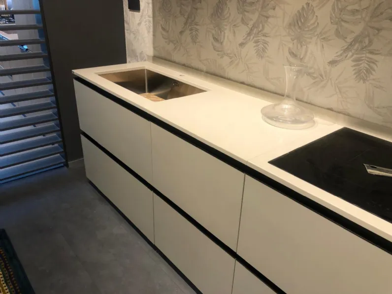 Cucina ad angolo in laminato materico a prezzo ribassato 34%