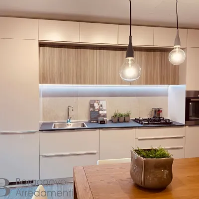 Cucina Scavolini design lineare bianca in laminato materico Urban