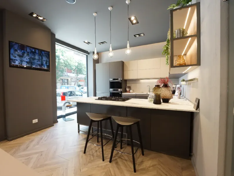 Cucina a prezzo ribassato con penisola design Formalia Scavolini